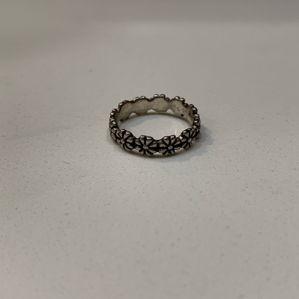 Various rings - Picture 7 of 8